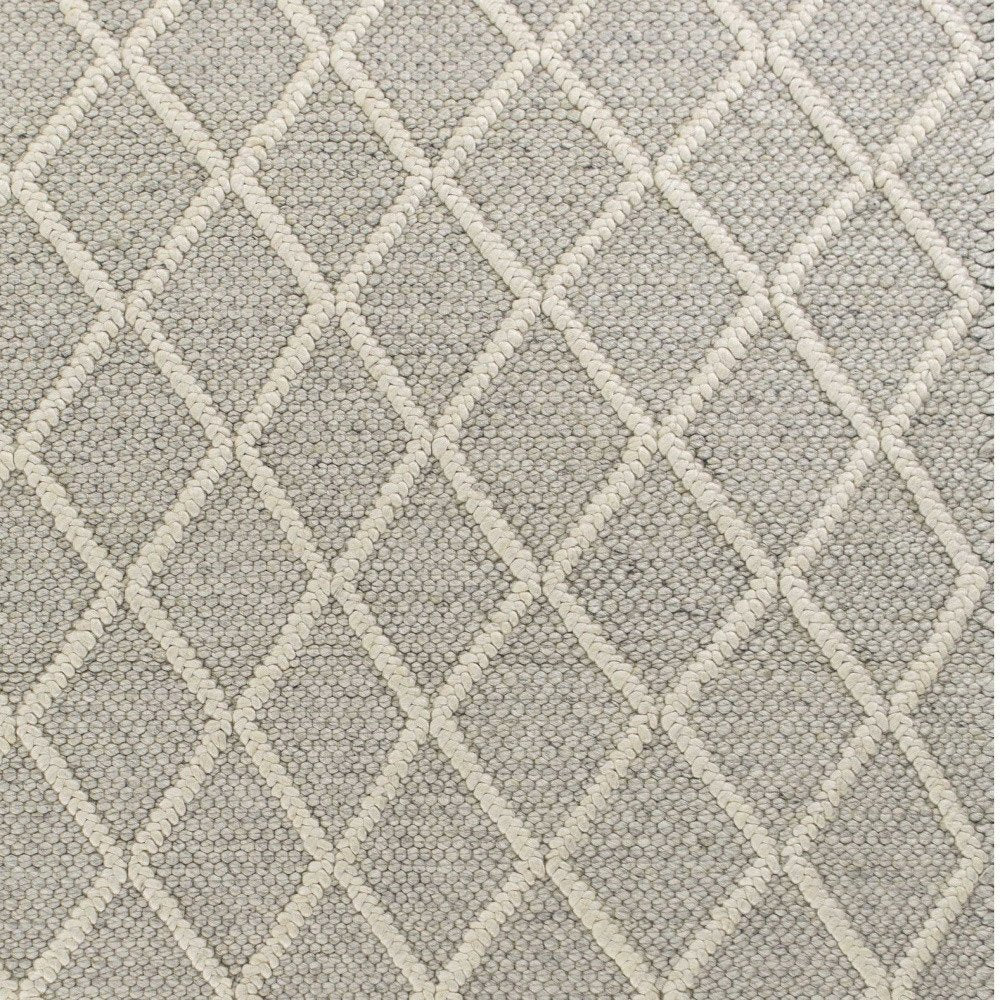 5' X 7' Gray And Ivory Wool Diamond Hand Woven Area Rug