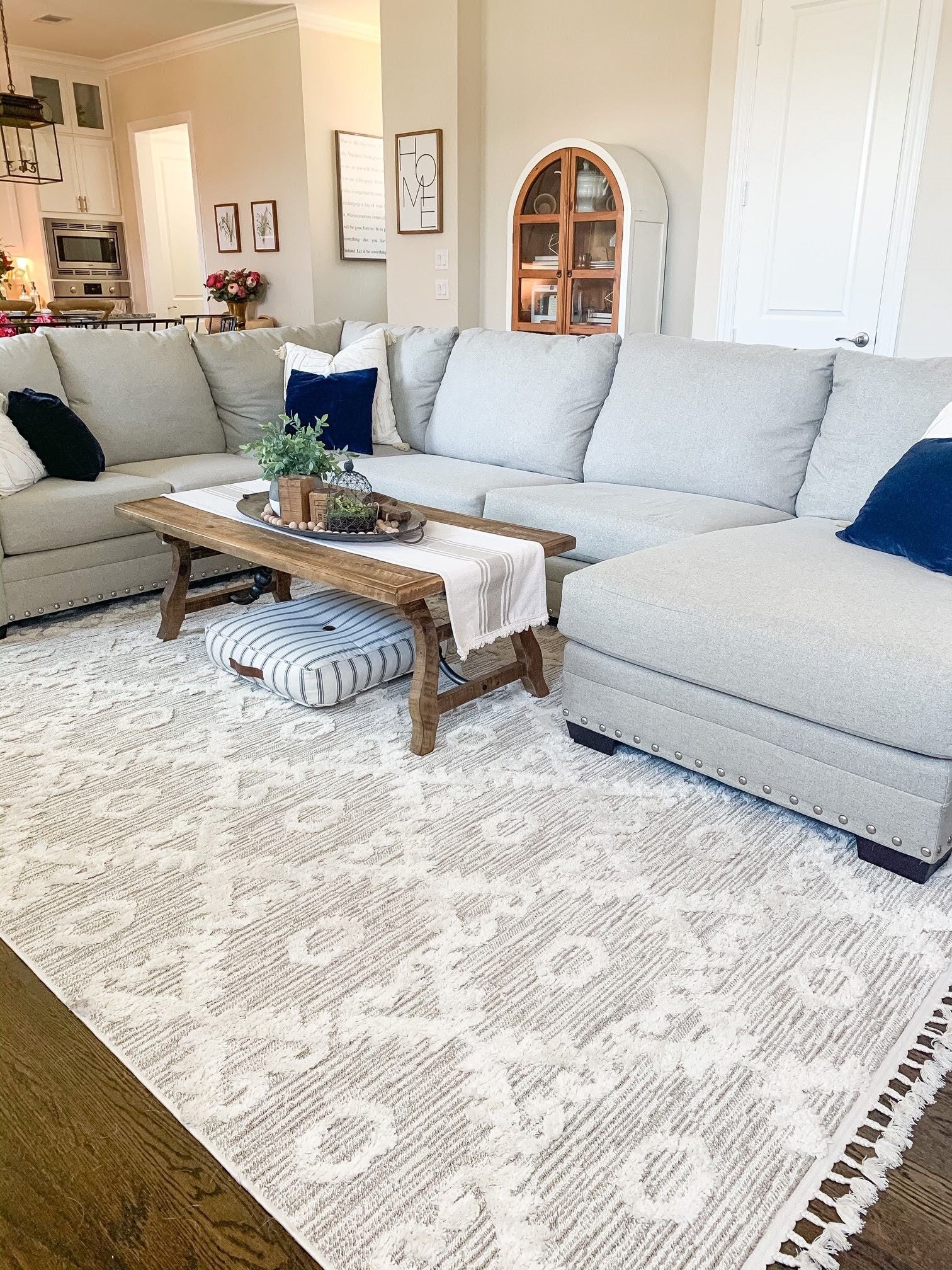 5' X 8' Beige and Ivory Geometric Area Rug