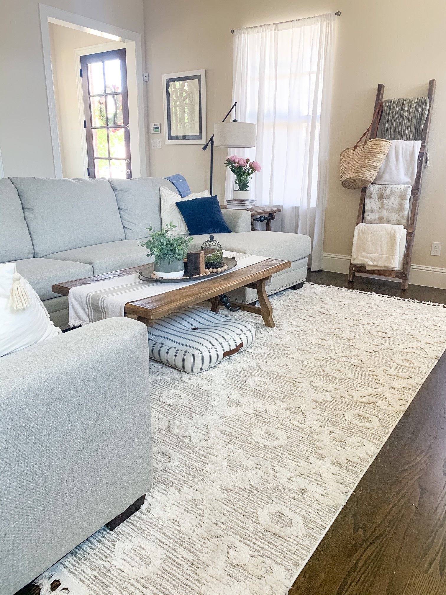 5' X 8' Beige and Ivory Geometric Area Rug