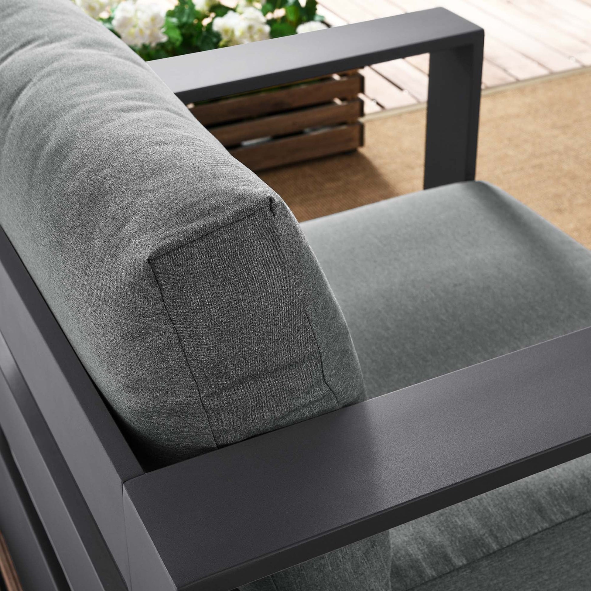 Spacious Tahoe Outdoor Patio Armchair - Weather-Resistant Design