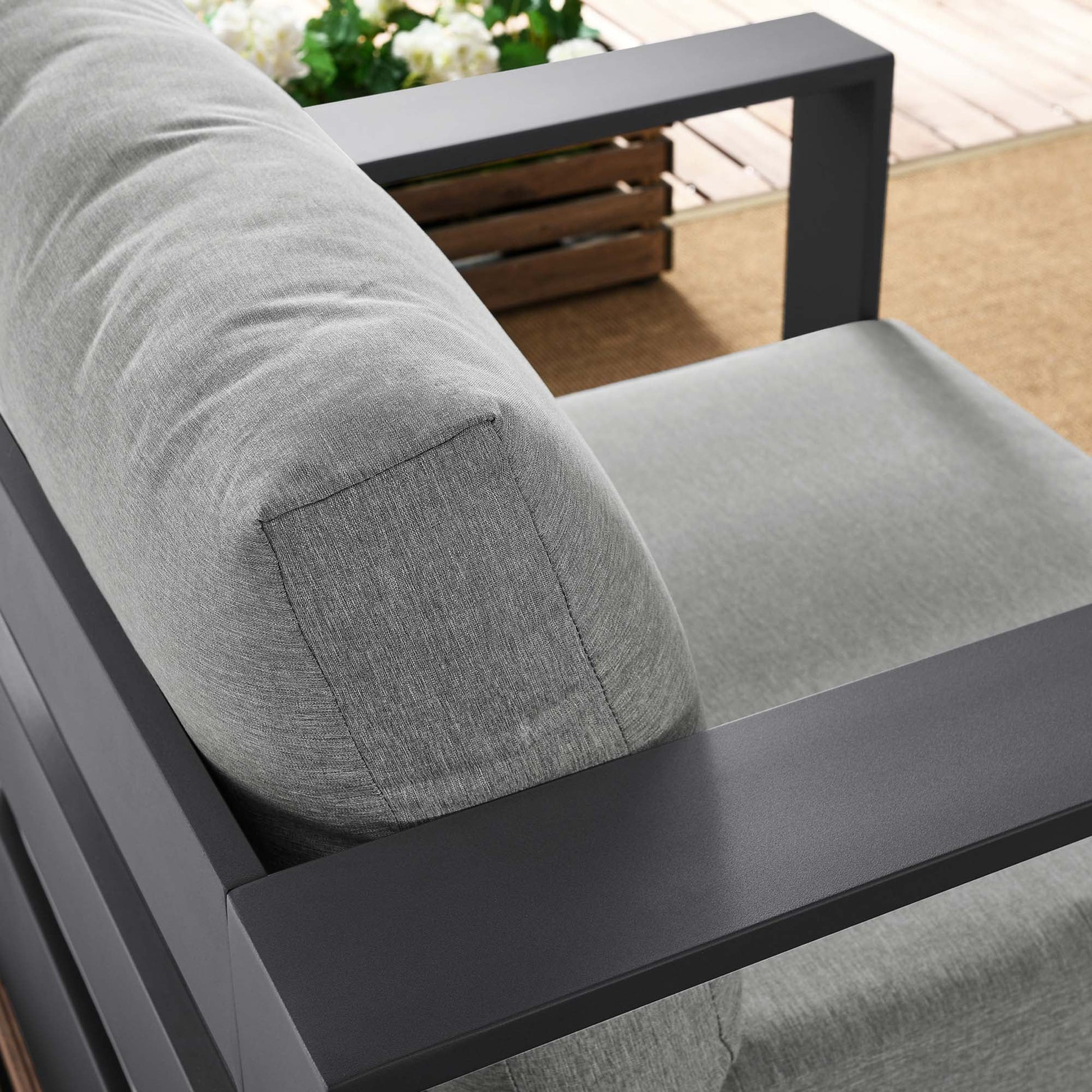 Spacious Tahoe Outdoor Patio Armchair - Weather-Resistant Design