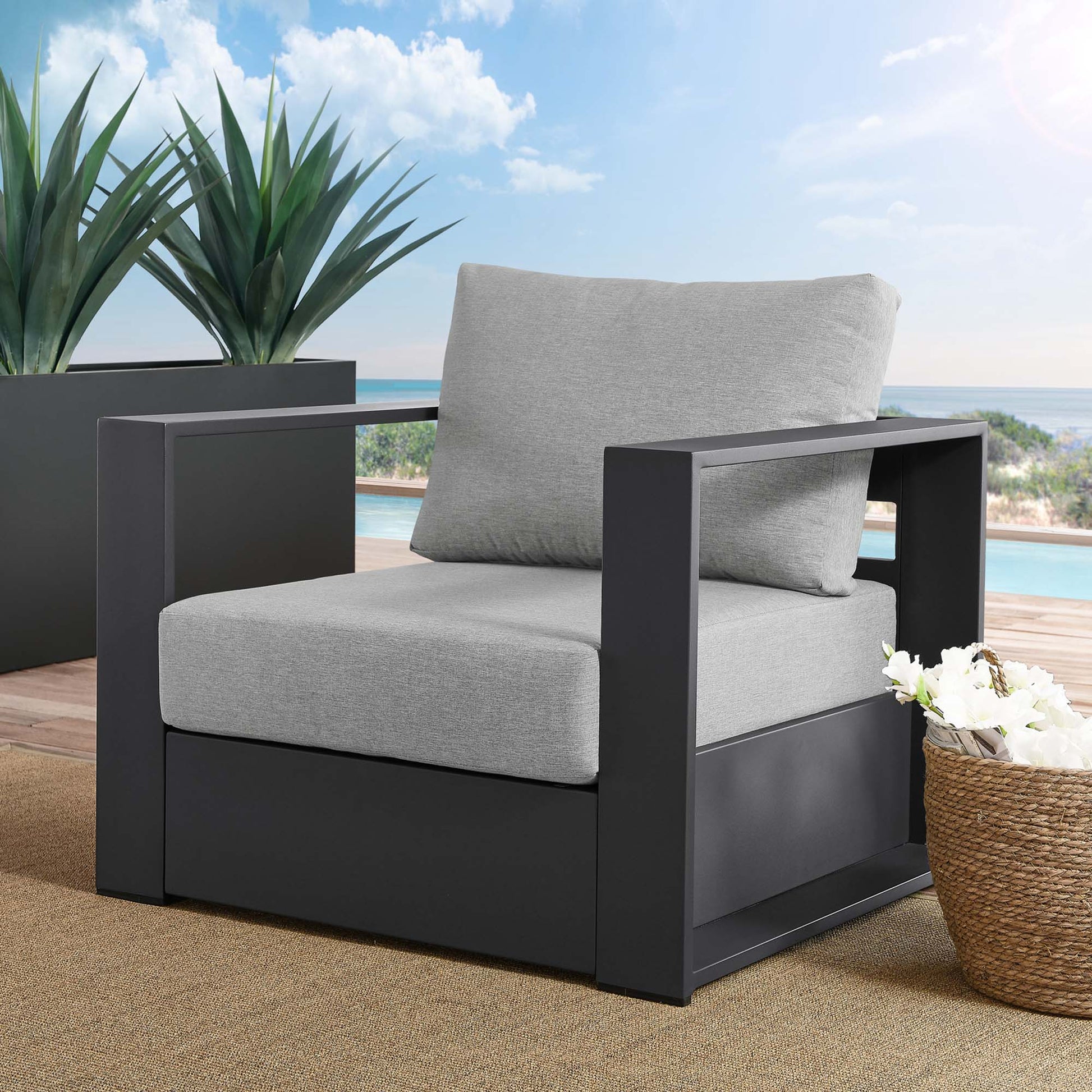 Spacious Tahoe Outdoor Patio Armchair - Weather-Resistant Design