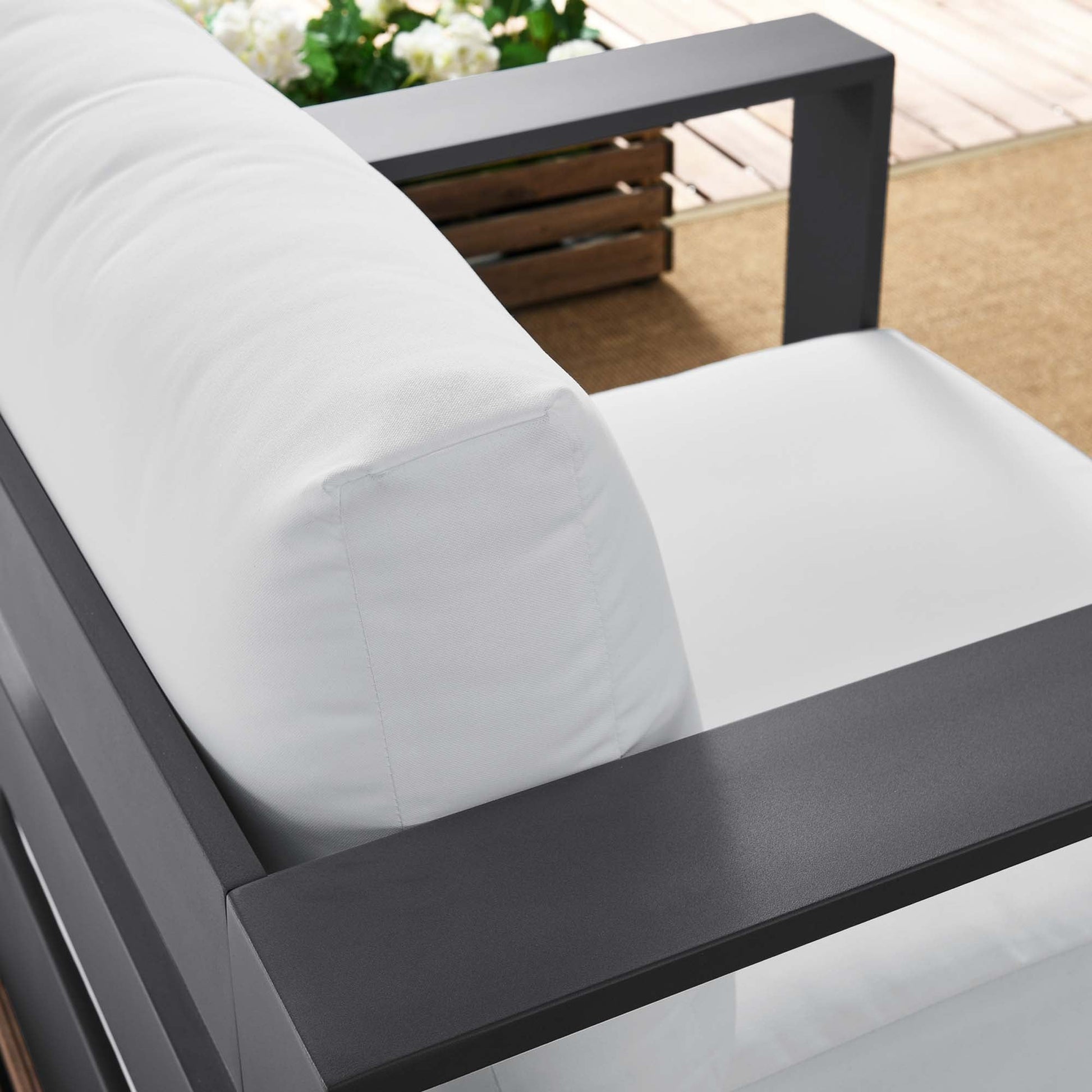 Spacious Tahoe Outdoor Patio Armchair - Weather-Resistant Design