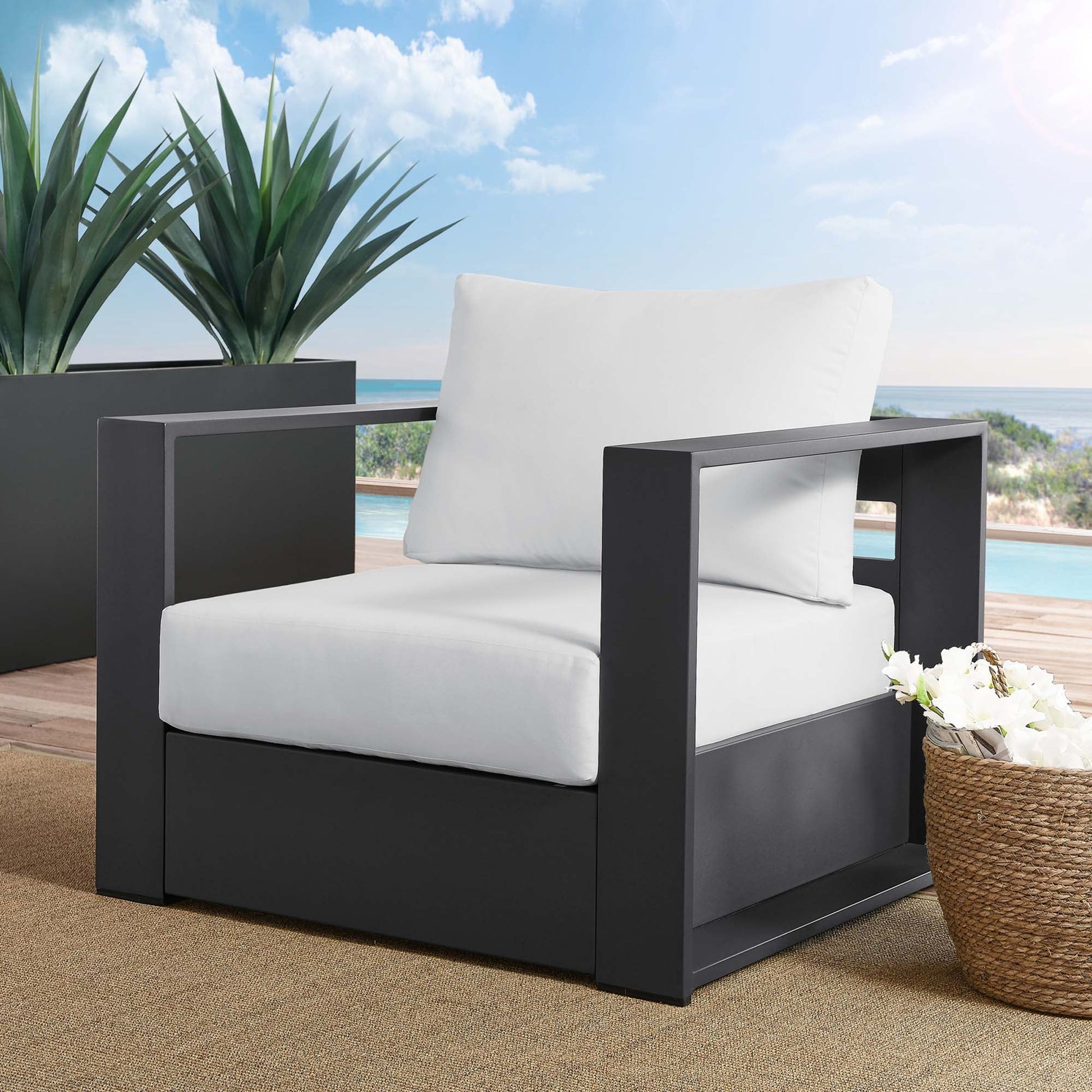 Spacious Tahoe Outdoor Patio Armchair - Weather-Resistant Design