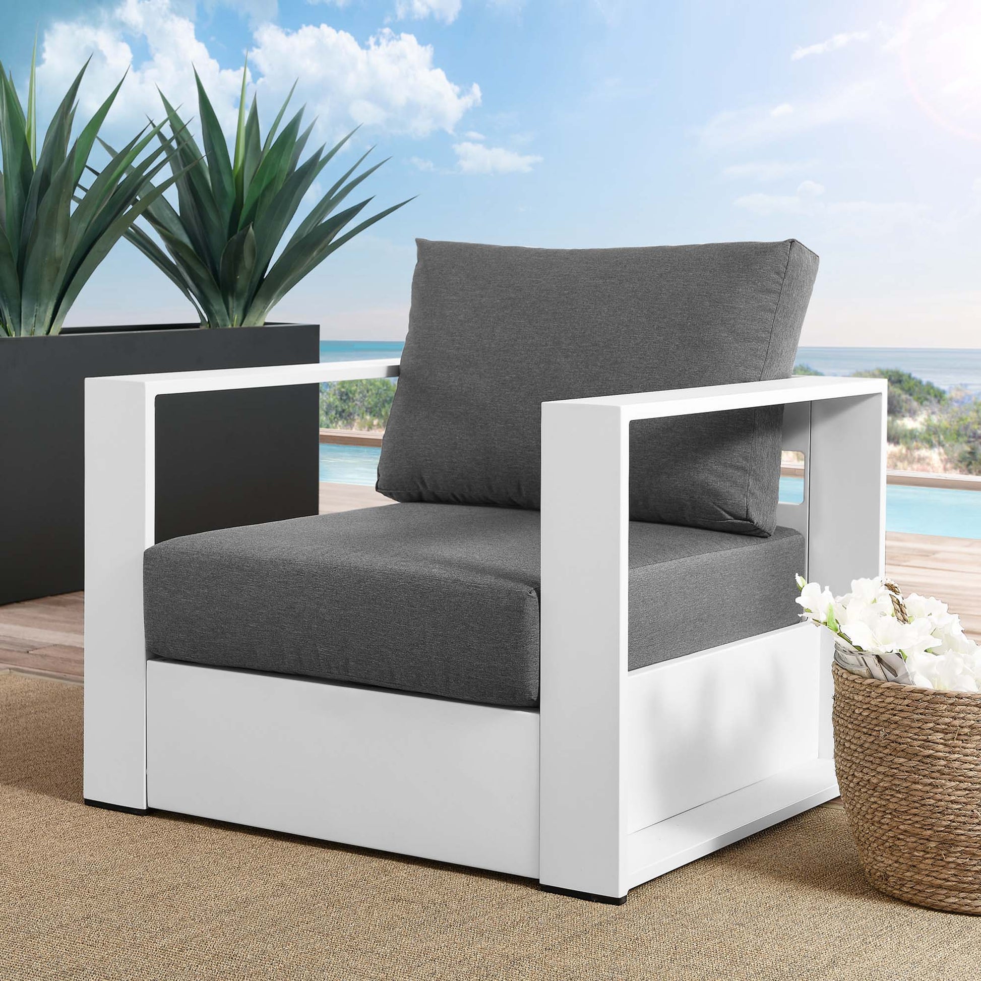 Spacious Tahoe Outdoor Patio Armchair - Weather-Resistant Design