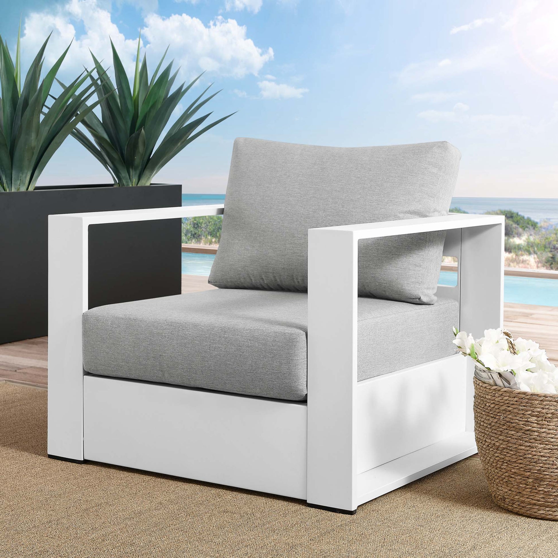 Spacious Tahoe Outdoor Patio Armchair - Weather-Resistant Design