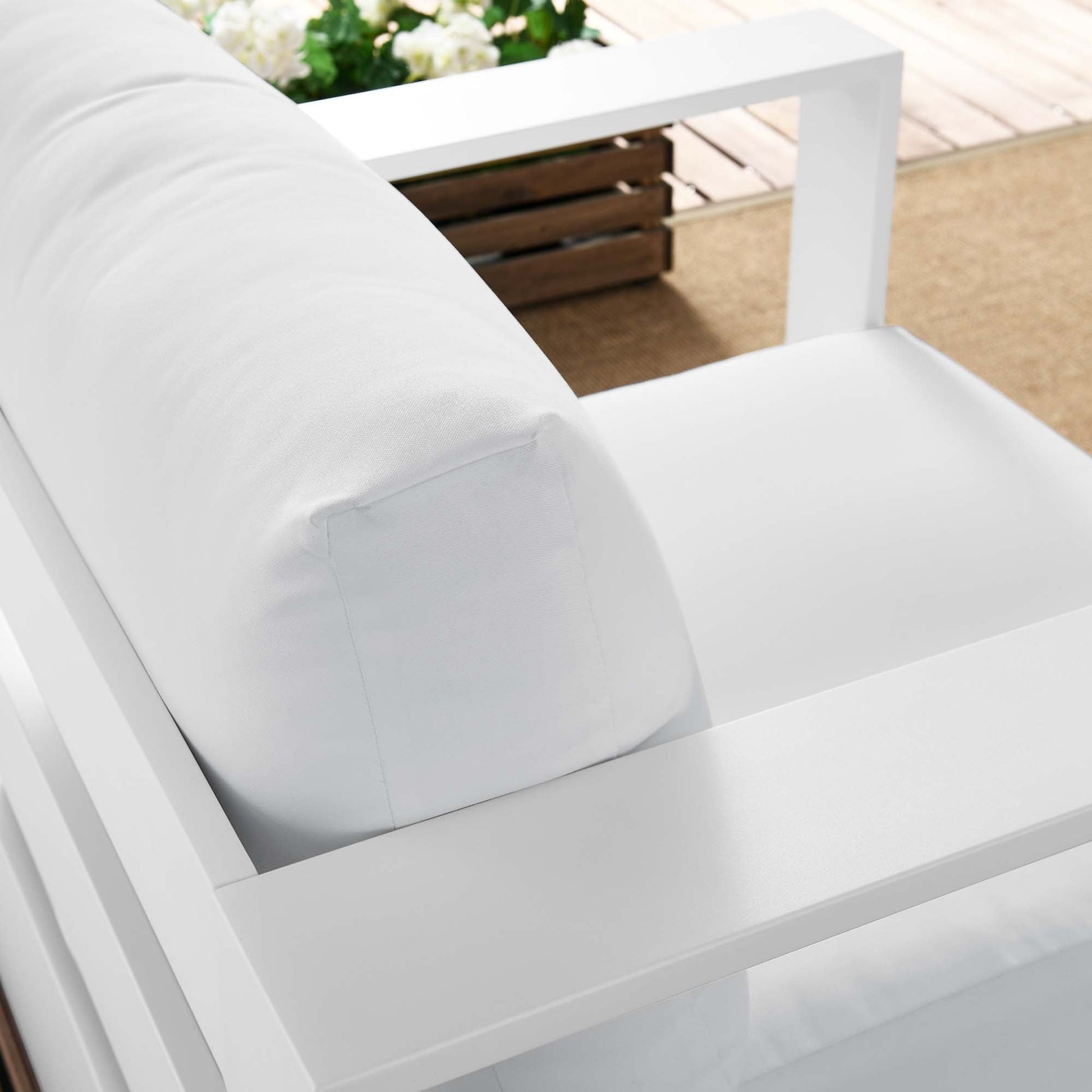 Spacious Tahoe Outdoor Patio Armchair - Weather-Resistant Design