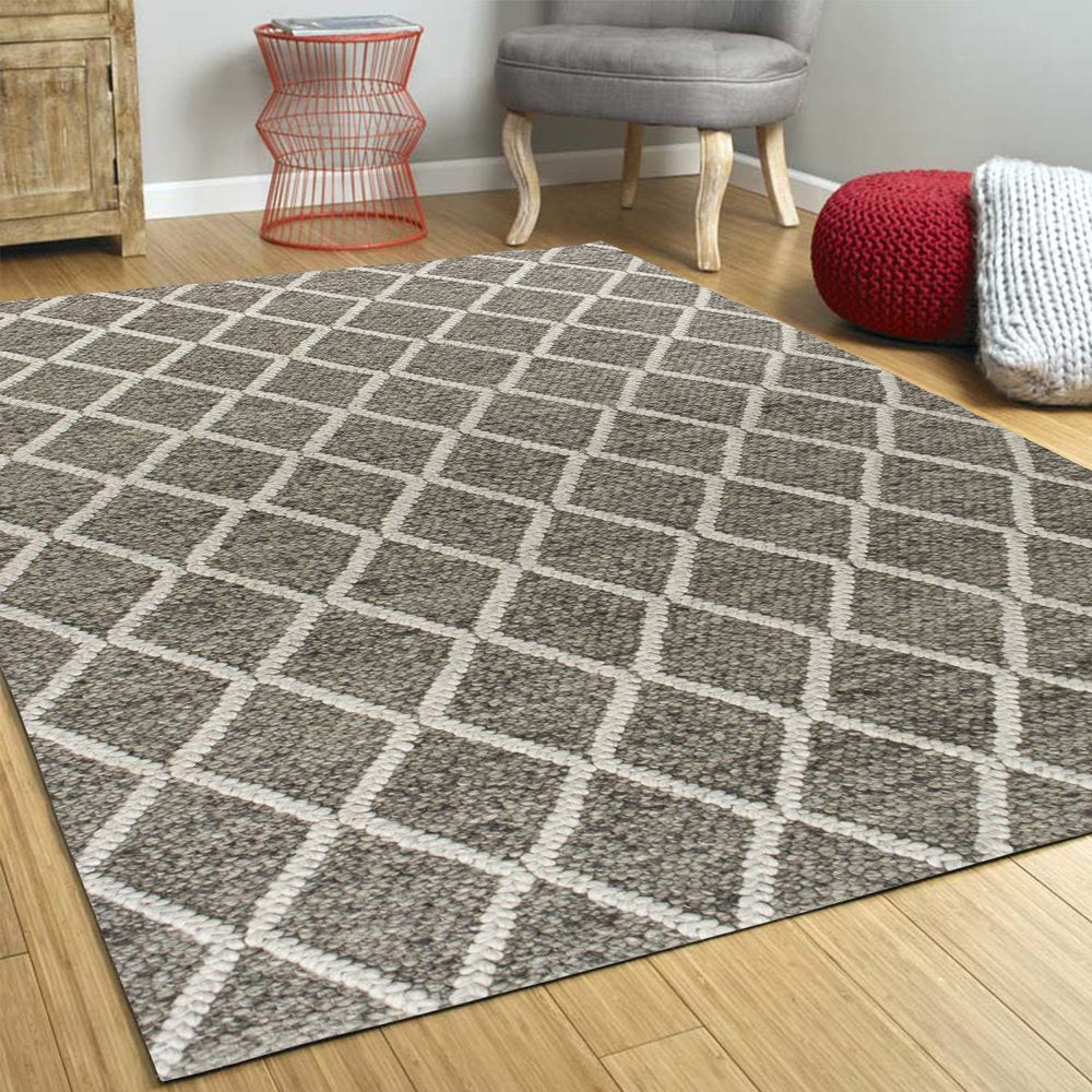 5' X 7' Gray And Ivory Wool Diamond Hand Woven Area Rug