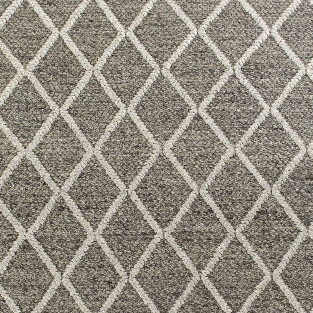 5' X 7' Gray And Ivory Wool Diamond Hand Woven Area Rug