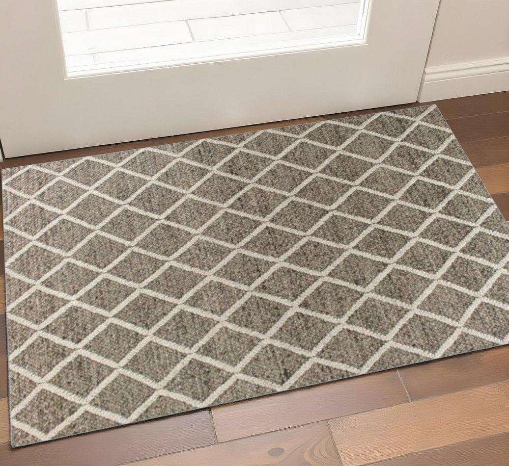 3' X 5' Gray And Ivory New Zealand Lambs Wool Diamond Area Rug