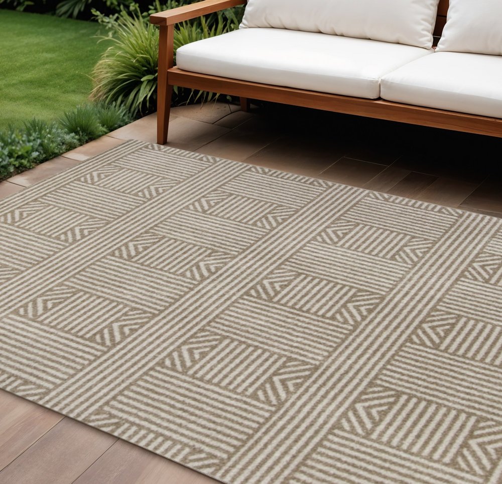 5' X 8' Beige And Ivory Geometric Indoor Outdoor Area Rug