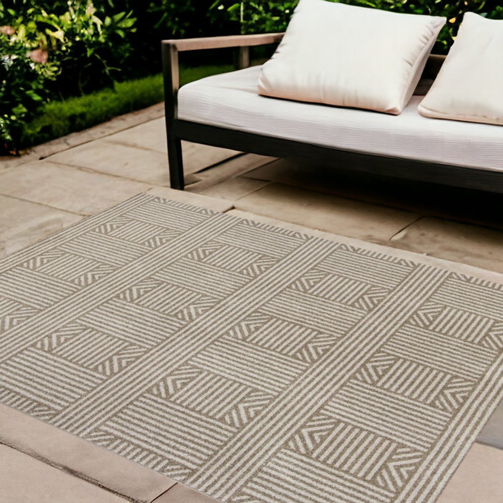 5' X 8' Beige And Ivory Geometric Indoor Outdoor Area Rug