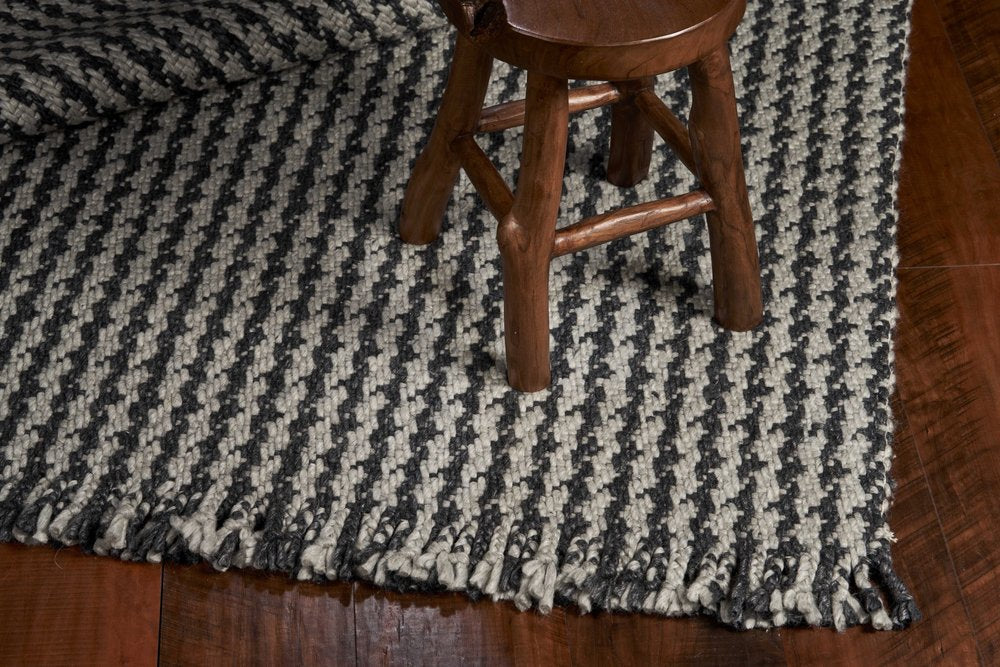 5' X 8' Ivory And Gray Wool Houndstooth Hand Woven Area Rug With Fringe