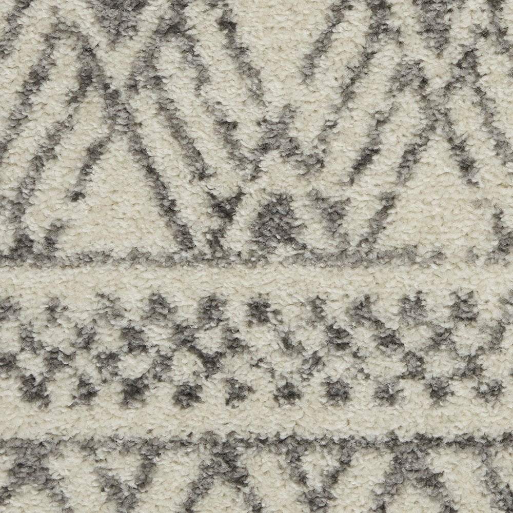 5' X 7' Gray And Ivory Geometric Area Rug