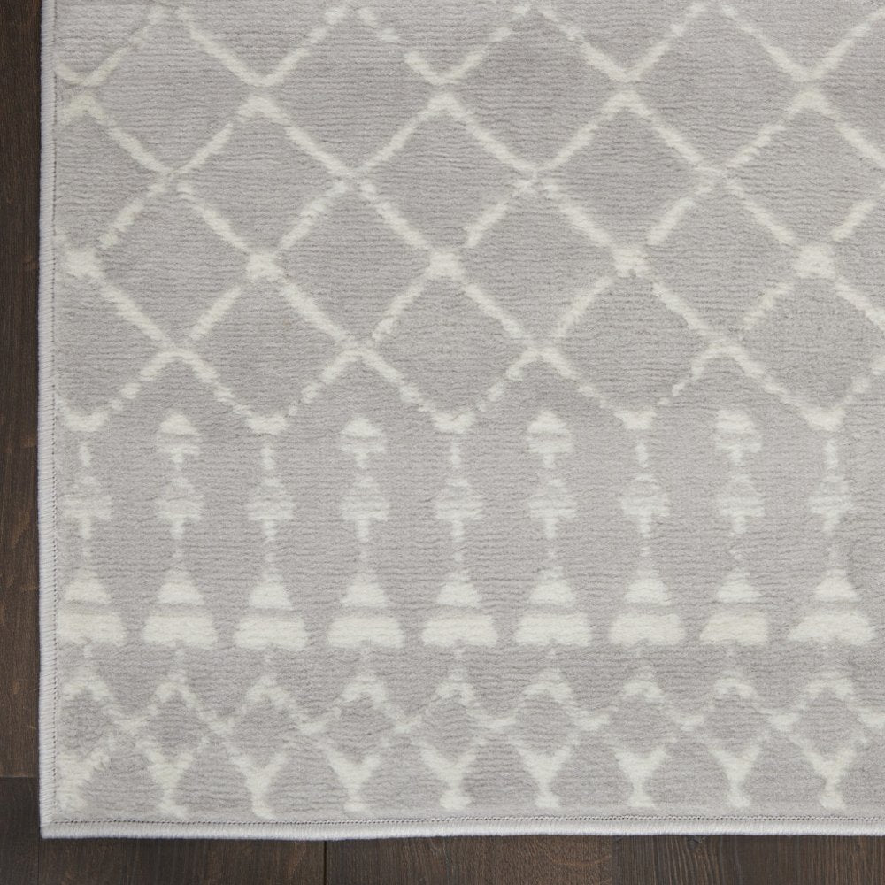 5' X 7' Gray And Ivory Geometric Area Rug