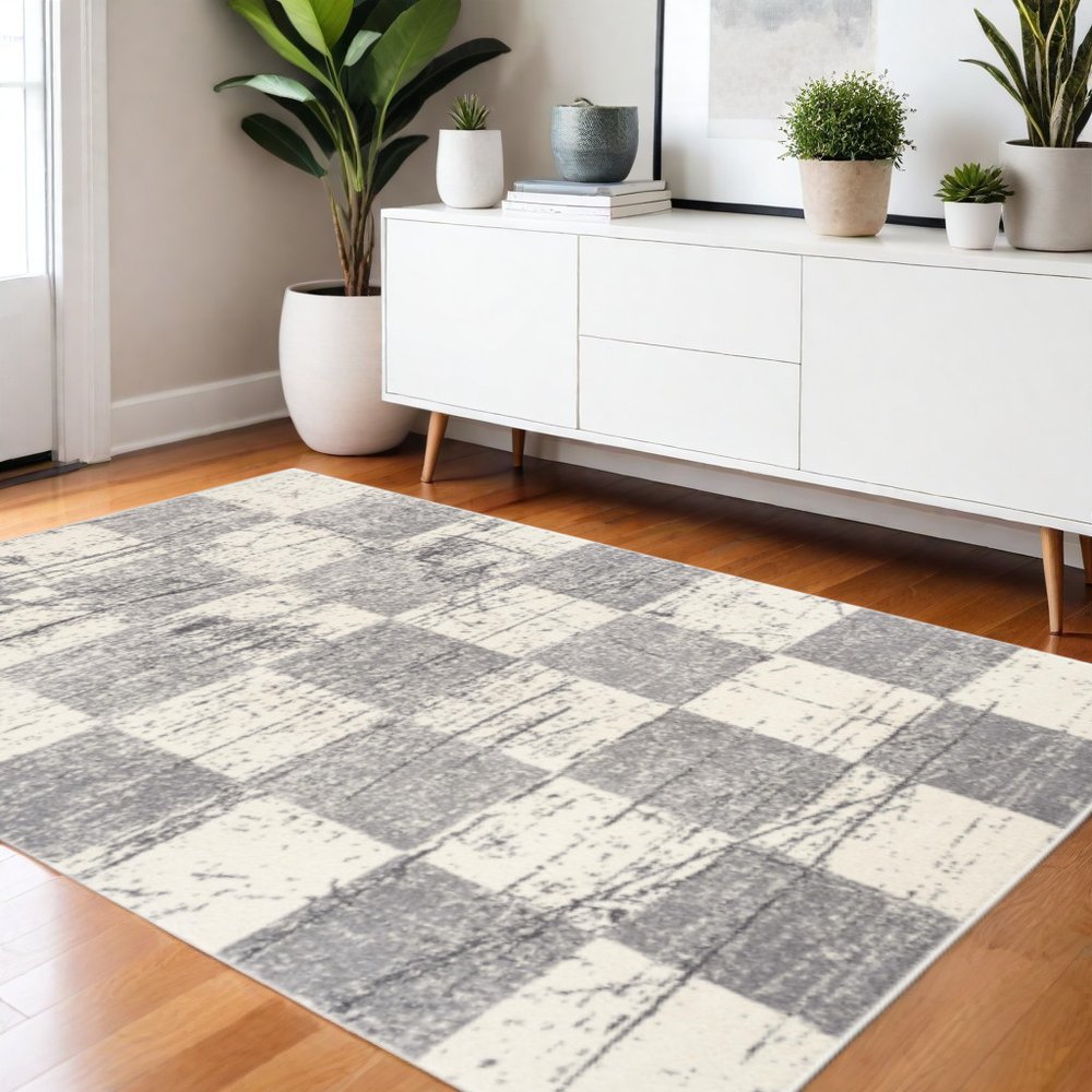 5' X 8' White And Gray Checkered Area Rug
