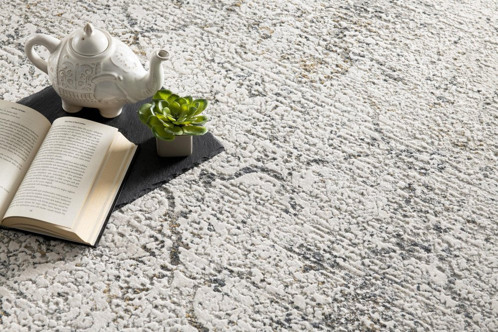 5' X 7' Gray and Ivory Abstract Area Rug