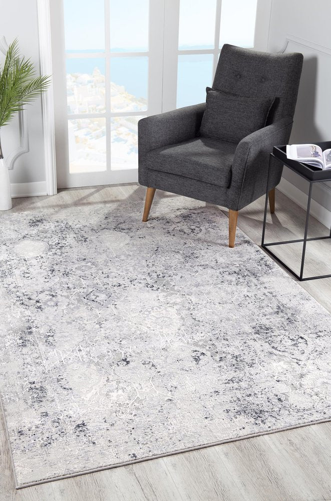 5' X 7' Gray and Ivory Abstract Area Rug