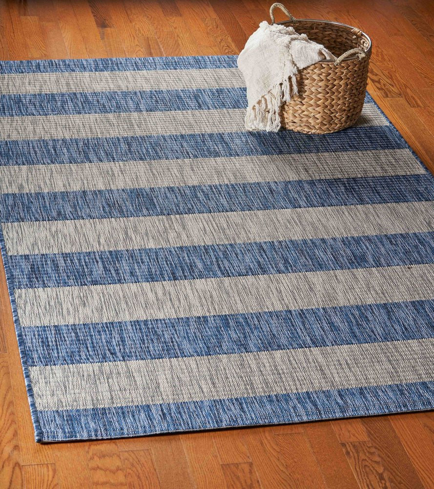 8' X 10' Blue And Gray Indoor Outdoor Area Rug