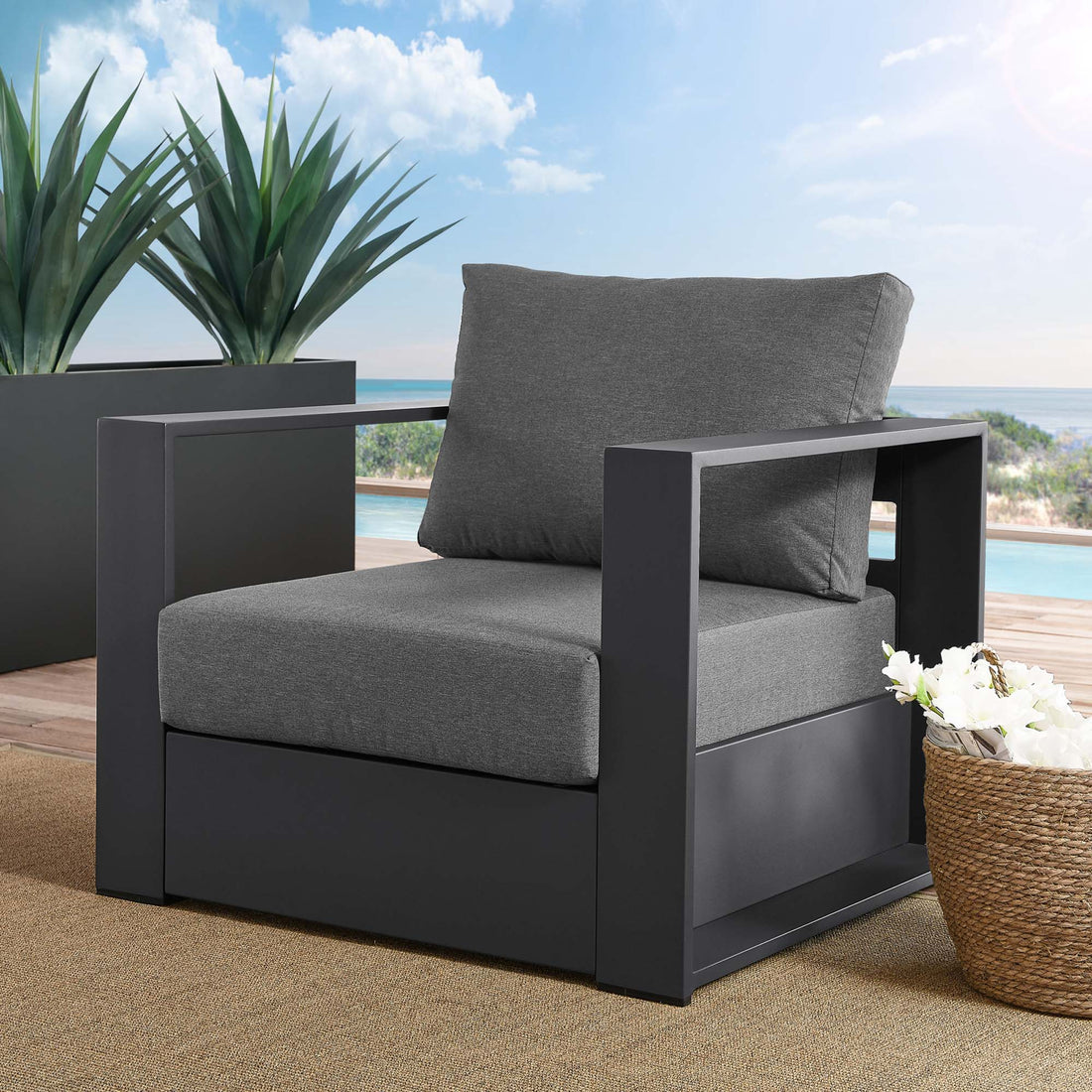 Spacious Tahoe Outdoor Patio Armchair - Weather-Resistant Design